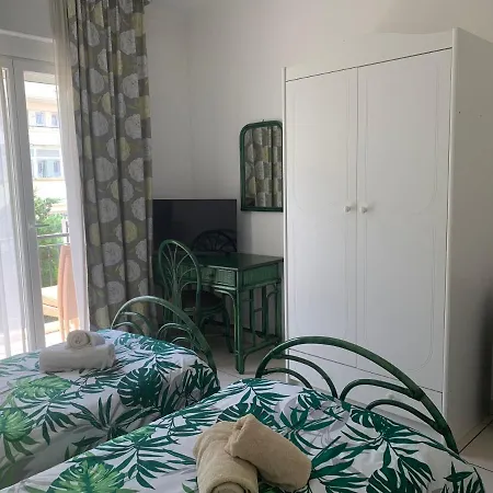 Couleurs Des Iles , Frejus-plage *